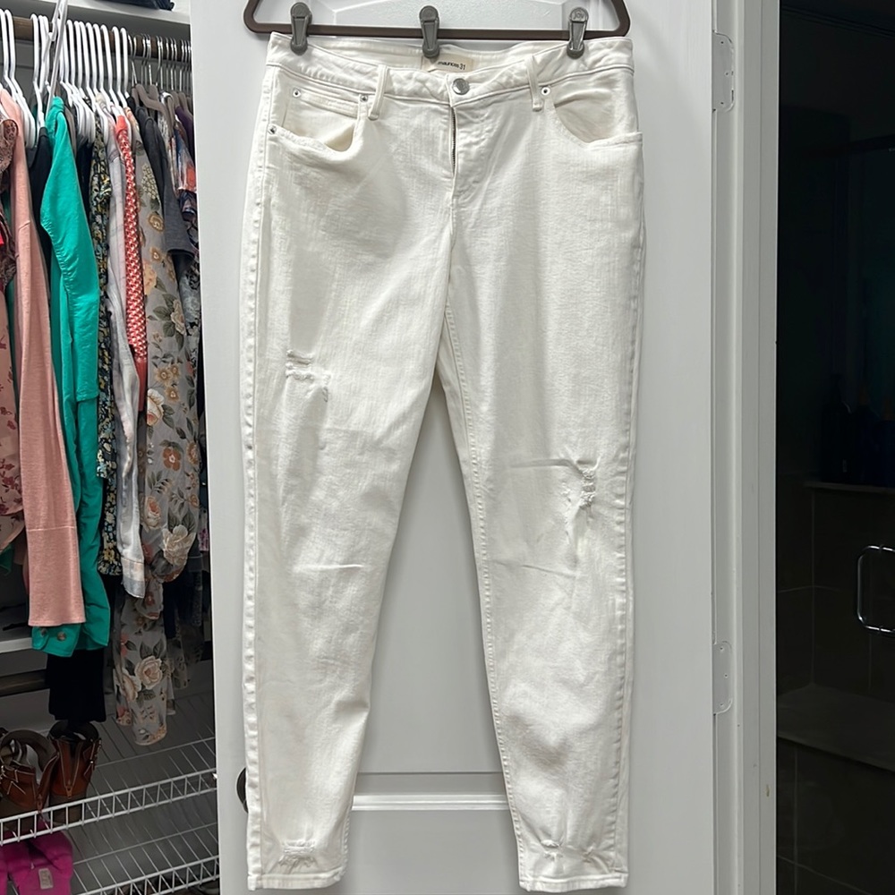 Maurice’s Womens White Jeans - distressed - midrise - Size 31